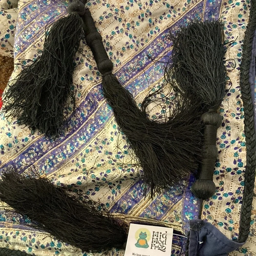 Vintage 1970’s silk coverlet blue and purple w/ black tassles.  104‎ x 84  150